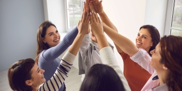 Kadınlar Neden Kendini Hep Sorgular